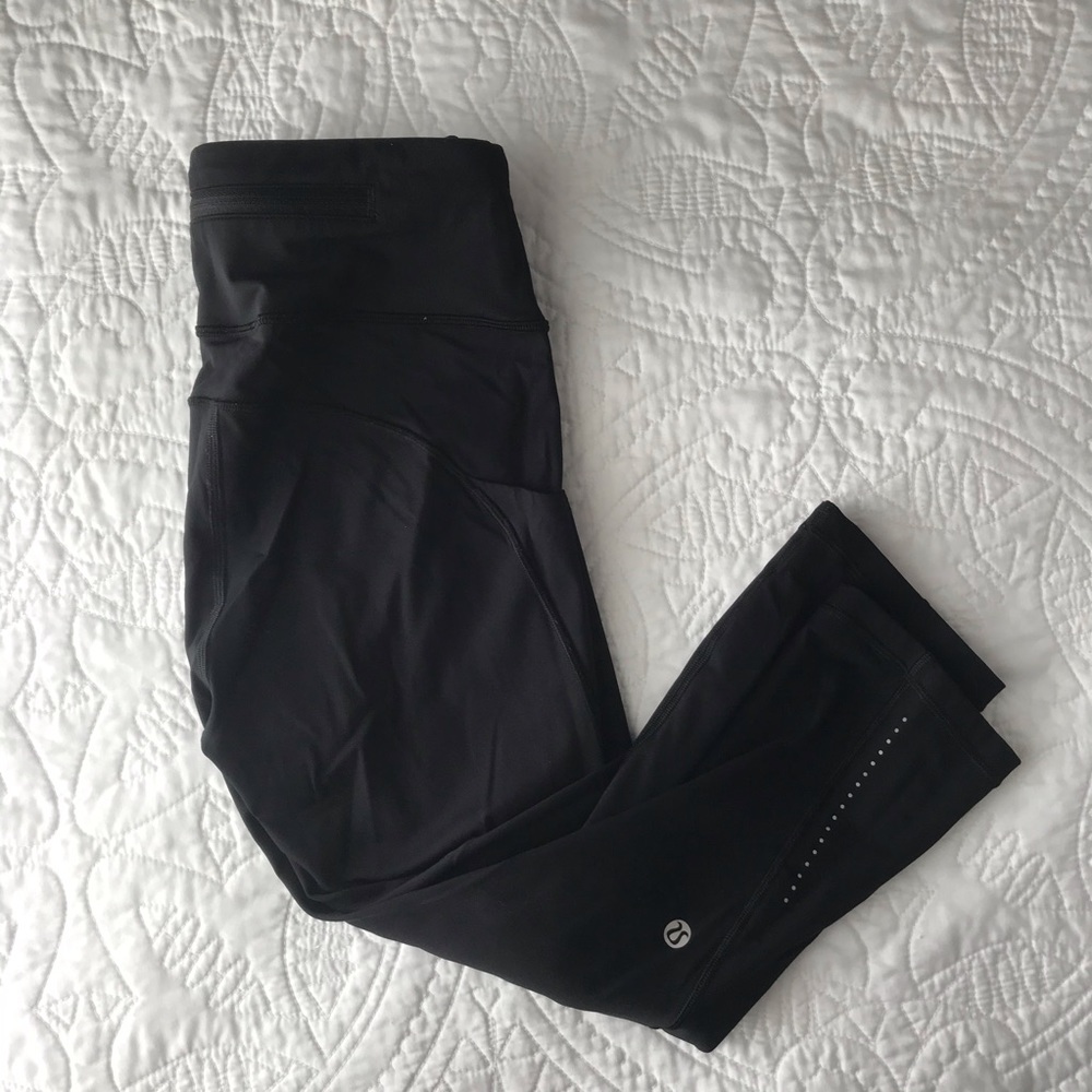 Lululemon Black Cropped athletic leggings 4